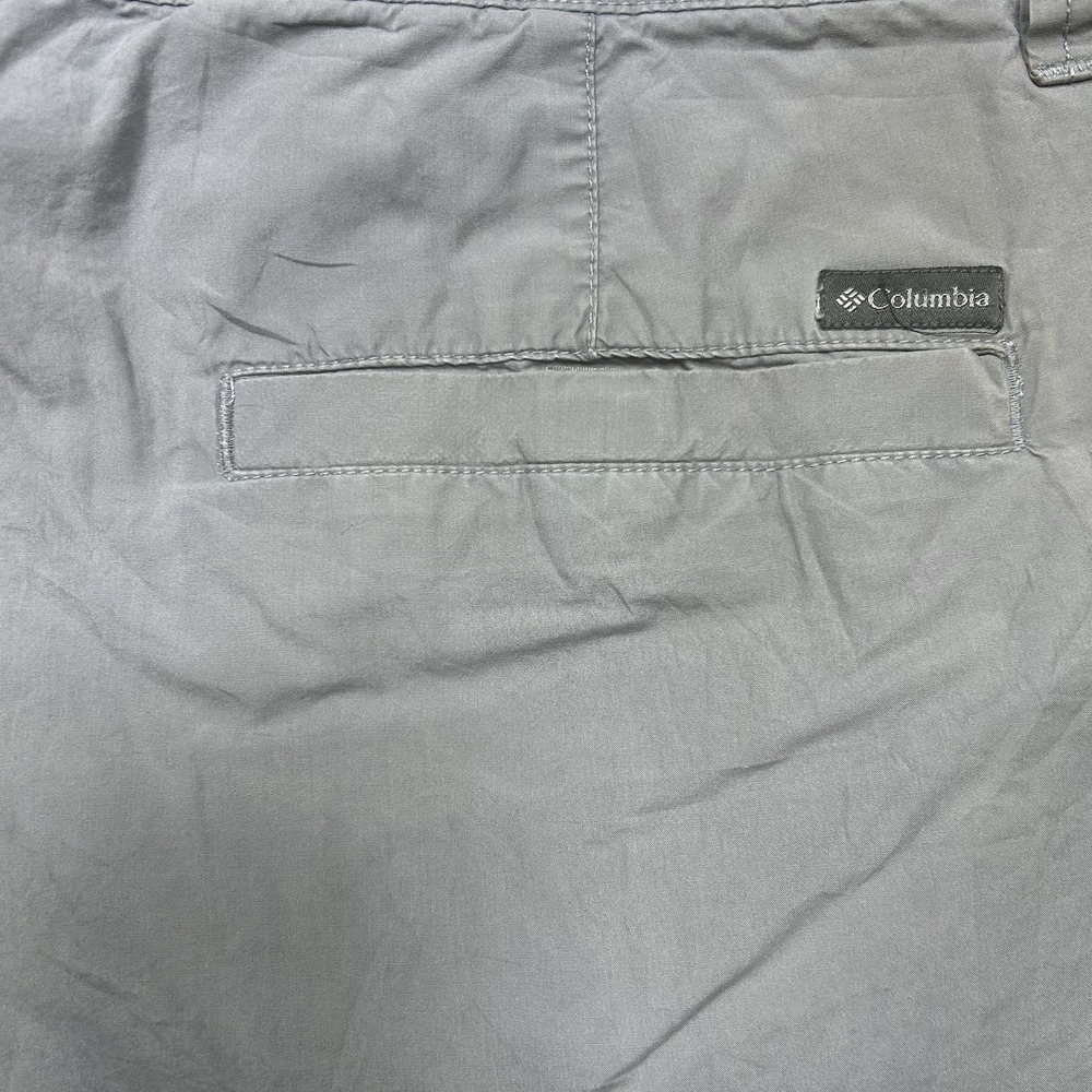 Columbia Chino Shorts Men's Size 38 Gray Pockets 10" Inseam *SPOTS - Picture 6 of 12